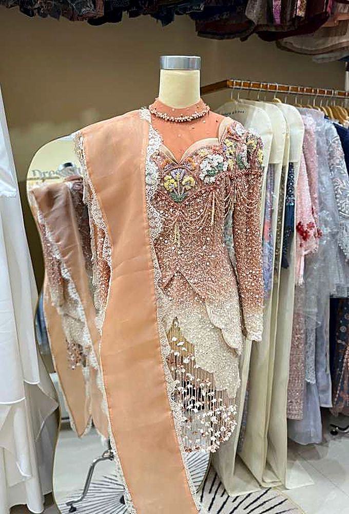 Kebaya Lilies Sunset Peach